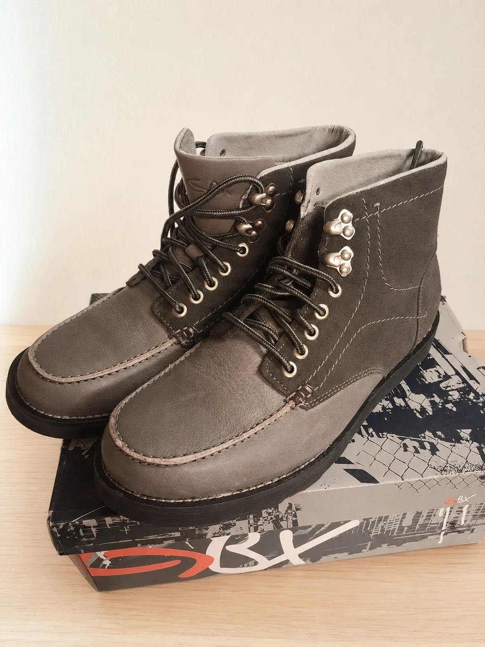GBX Men's Gray Lace-Up Ankle Boots
